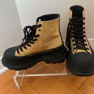Alexander McQueen gold detailed booties